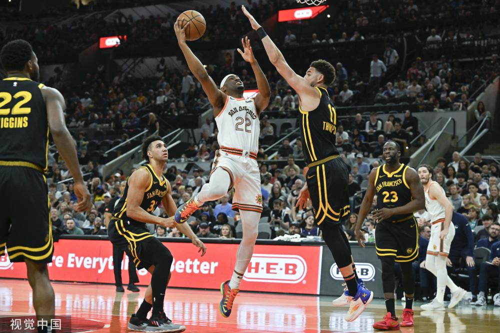 她将赛场视 她将赛场视